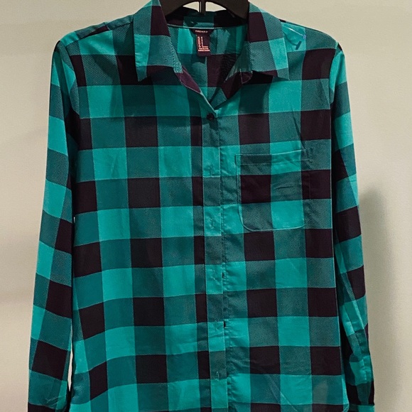 Forever 21 Tops - Forever 21 Teal and Black checkered top.